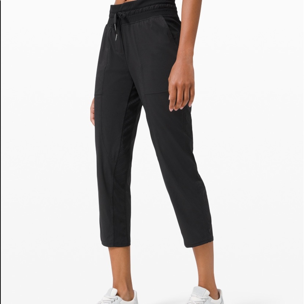 Lululemon Dance Studio Crops Pants 6